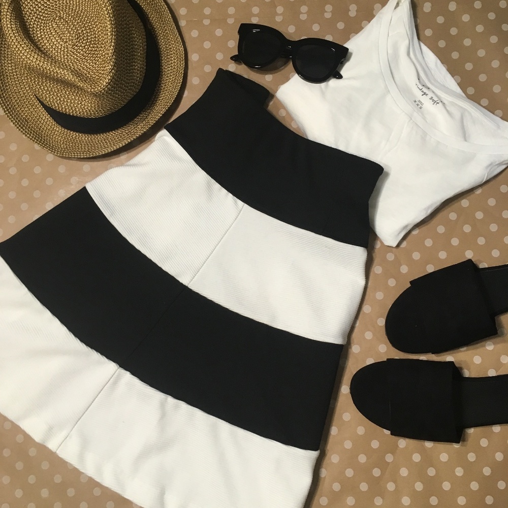 CLOSET CLOSING 8/15 - ELLE Striped Stretch Skirt